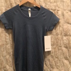 Lululemon t shirt